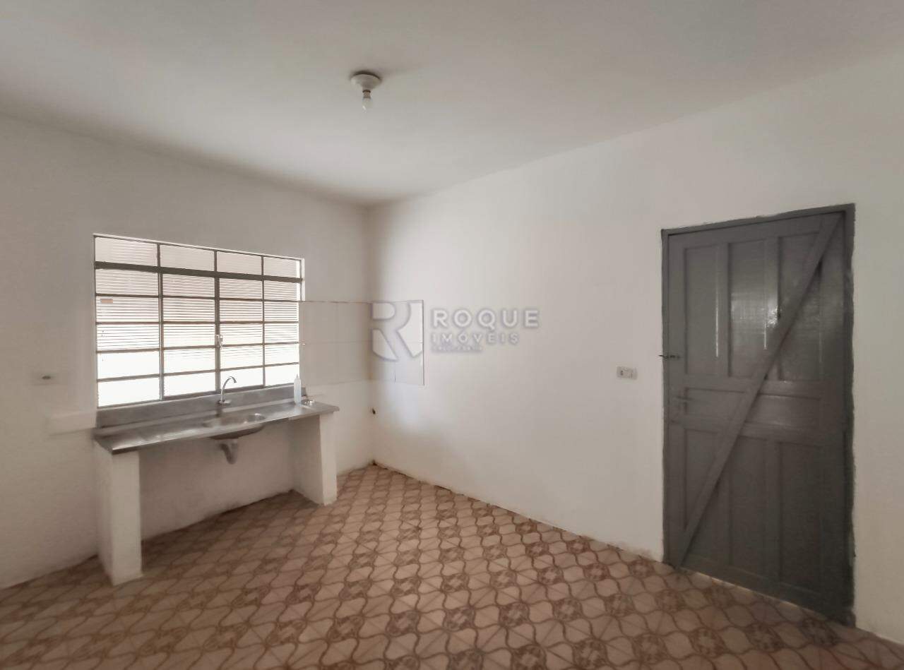 Casa Residencial para aluguel no bairro Parque Hippolyto: Cozinha 