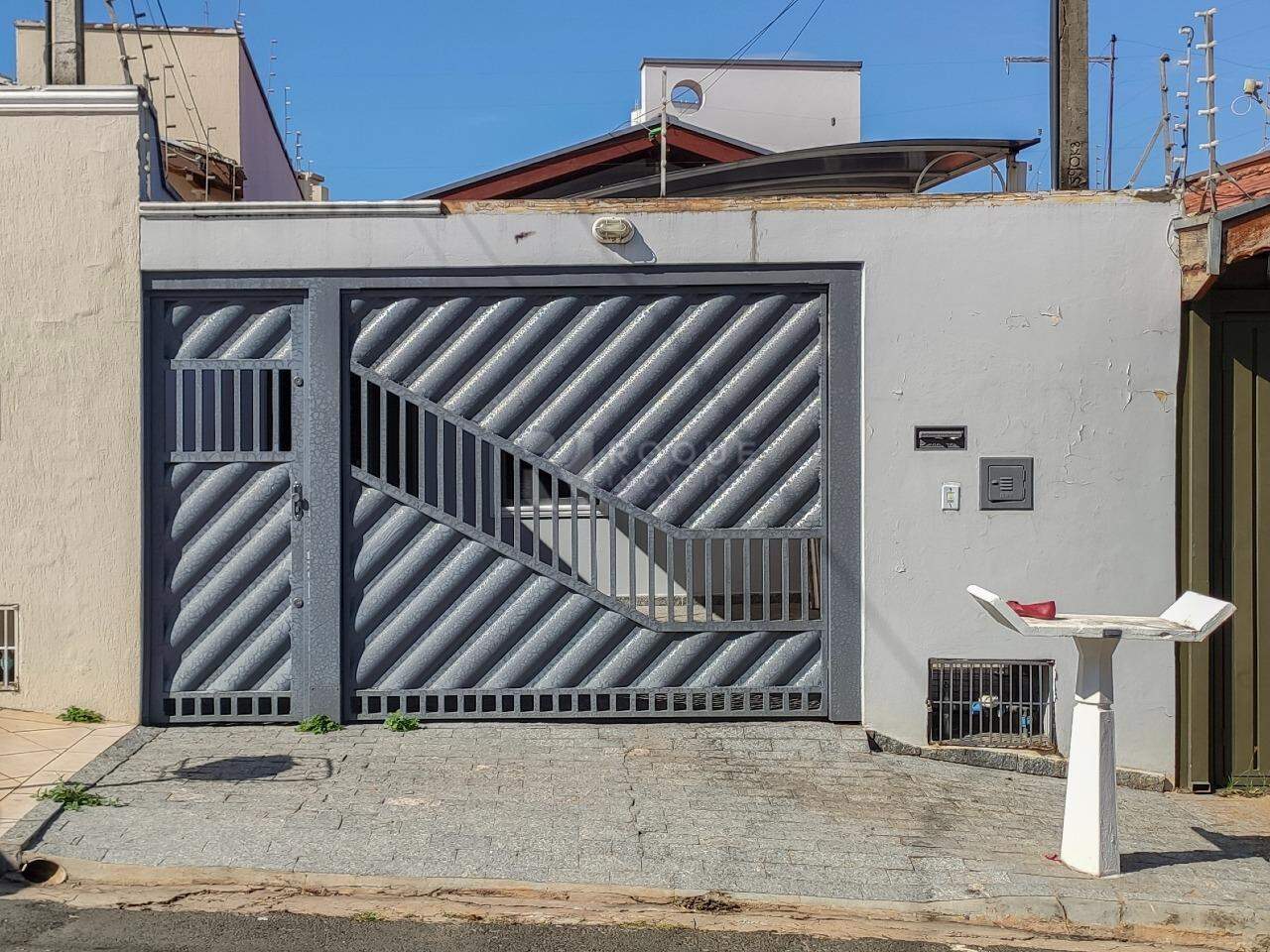 Casa Residencial para aluguel no bairro Vila Claudia: Fachada 