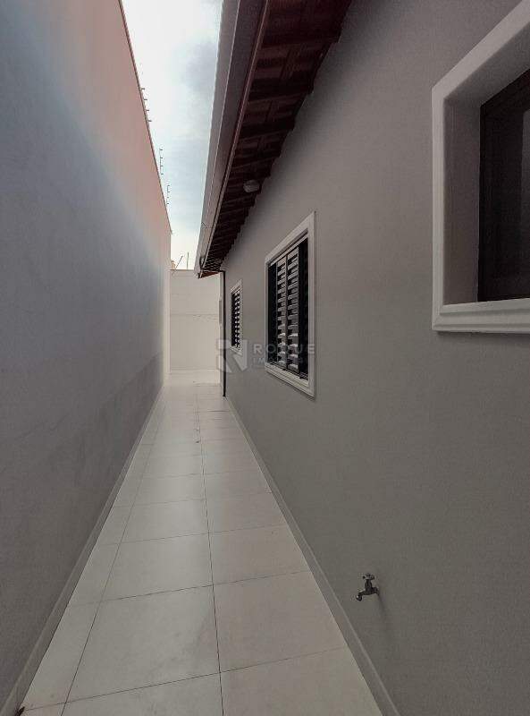 Casa Residencial para aluguel no bairro Vila Claudia: Corredor 