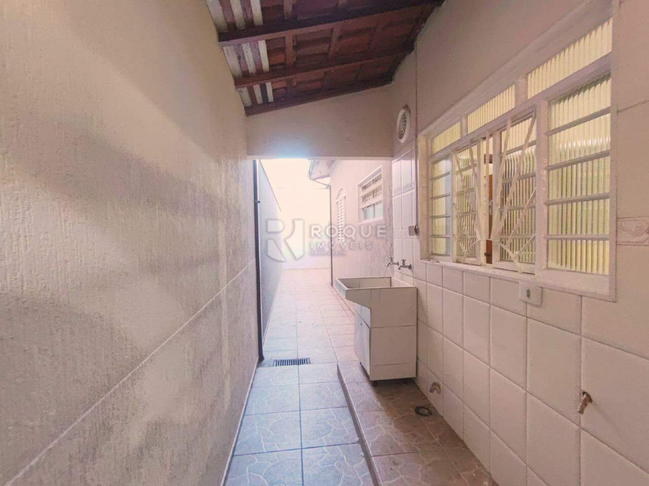 Casa Residencial para aluguel no bairro Jardim da Graminha: Quintal