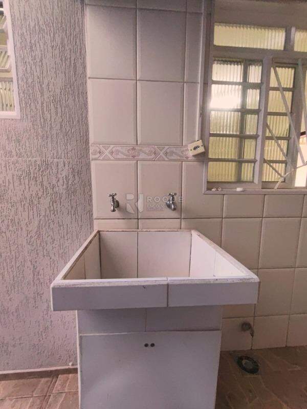 Casa Residencial para aluguel no bairro Jardim da Graminha: Lavanderia