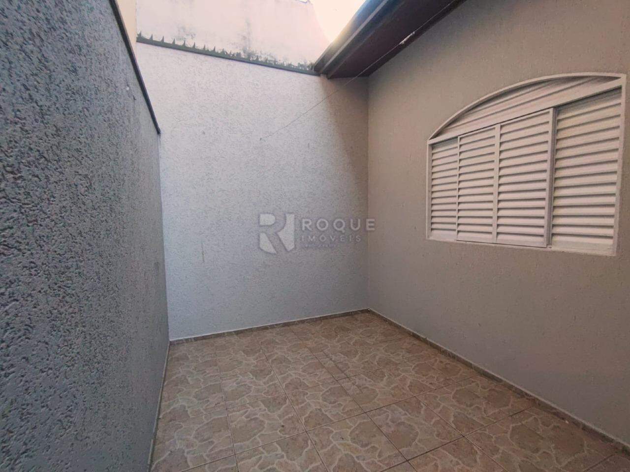 Casa Residencial para aluguel no bairro Jardim da Graminha: Quintal