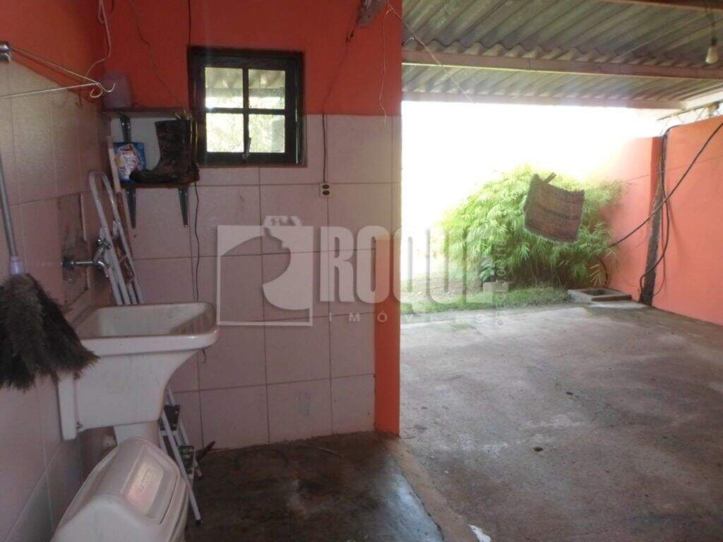 Casa Comercial para aluguel no bairro Bairro do Pinhal: ÁREA DE SERVIÇO