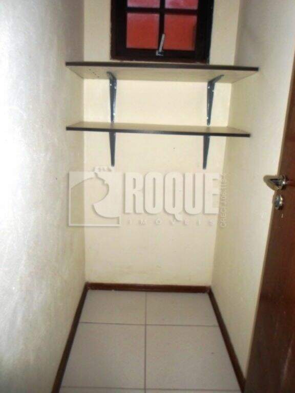 Casa Comercial para aluguel no bairro Bairro do Pinhal: DESPENSA