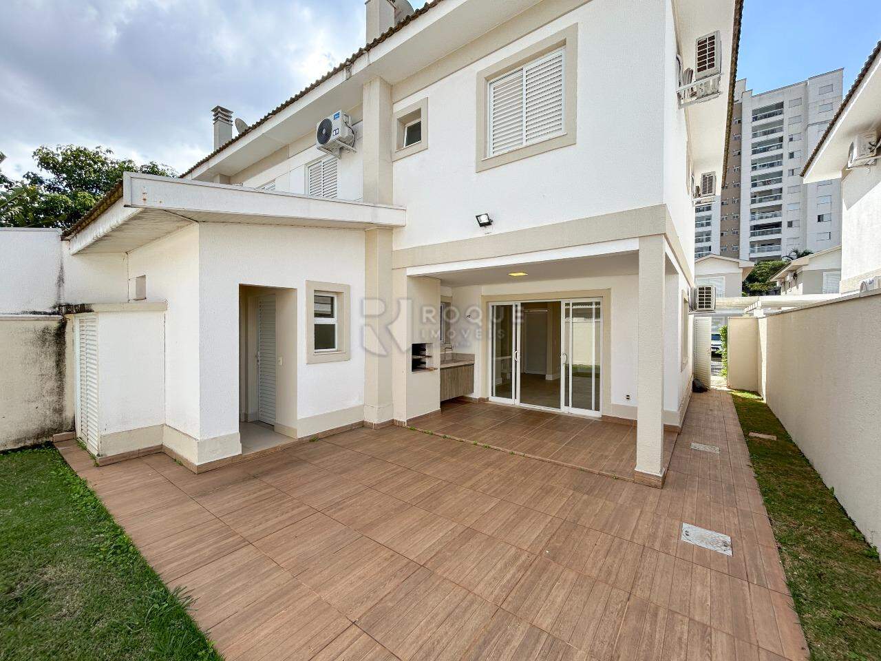 Casa em condomínio para aluguel no bairro Jardim Montezuma: Fundo