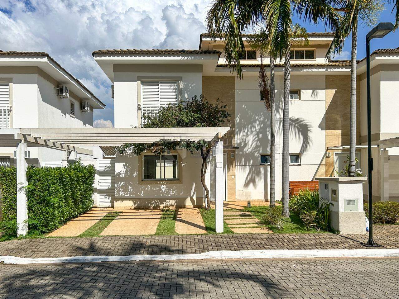Casa em condomínio para aluguel no bairro Jardim Montezuma: Fachada