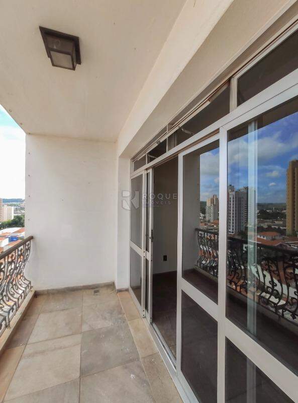 Apartamento para aluguel no bairro Centro: Sacada 