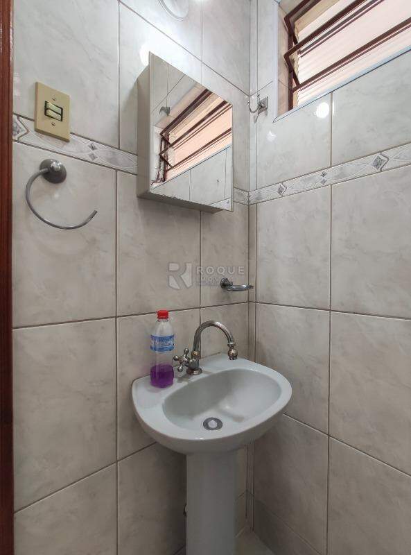 Casa Residencial para aluguel no bairro Vila Camargo: WC social 