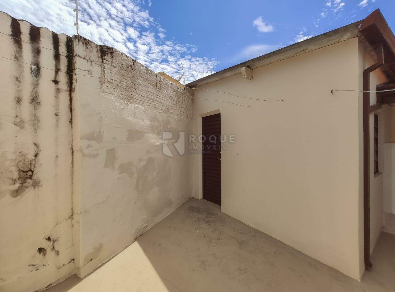 Casa Residencial para aluguel no bairro Vila Camargo: Fundo 