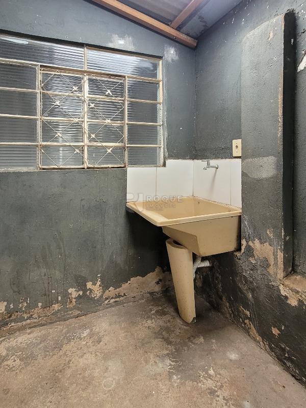 Casa Residencial para aluguel no bairro Vila Queiroz: Área de serviço