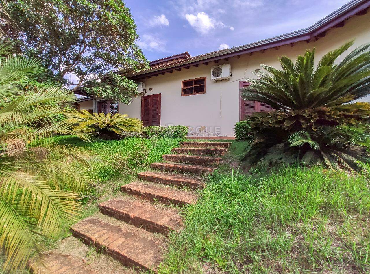 Casa em condomínio para aluguel no bairro Jardim Colina Verde: Fundo
