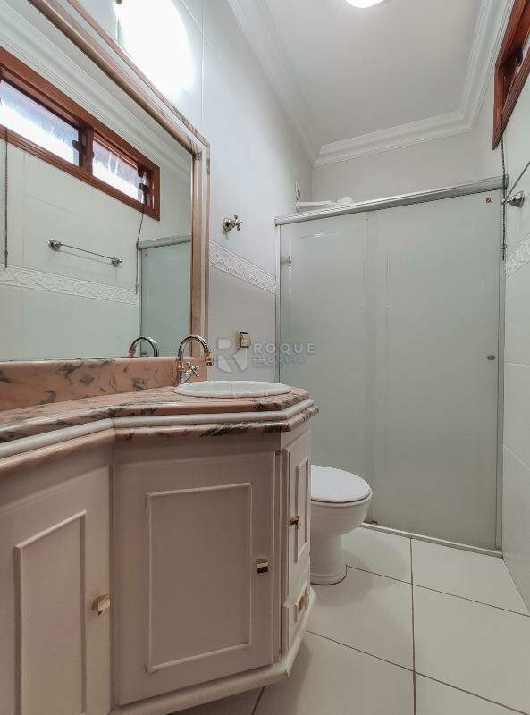 Casa em condomínio para aluguel no bairro Jardim Colina Verde: WC segundo andar