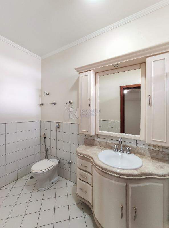 Casa em condomínio para aluguel no bairro Jardim Colina Verde: WC Suíte 1
