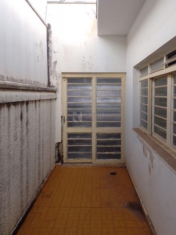 Casa Comercial para aluguel no bairro Vila São João: Corredor lateral