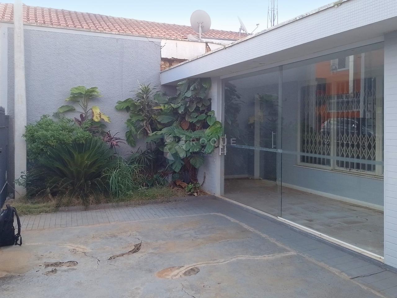 Casa Comercial para aluguel no bairro Vila São João: Quintal frente
