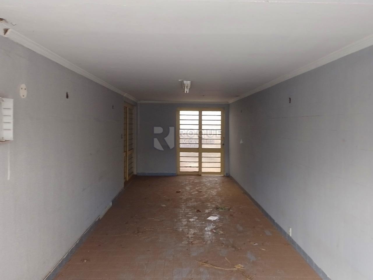 Casa Comercial para aluguel no bairro Vila São João: Garagem