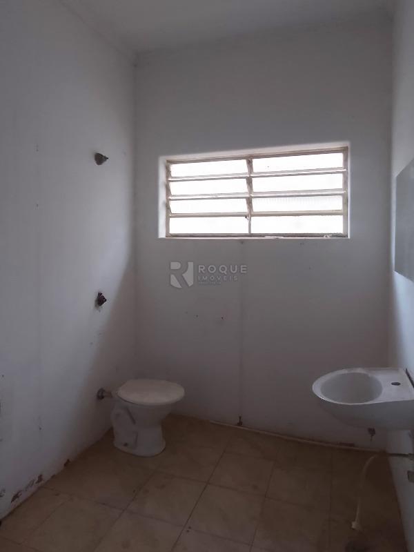 Casa Comercial para aluguel no bairro Vila São João: WC Sala 04