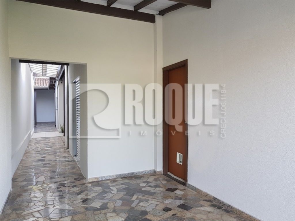 Casa Comercial para aluguel no bairro Parque Hippolyto: Quintal