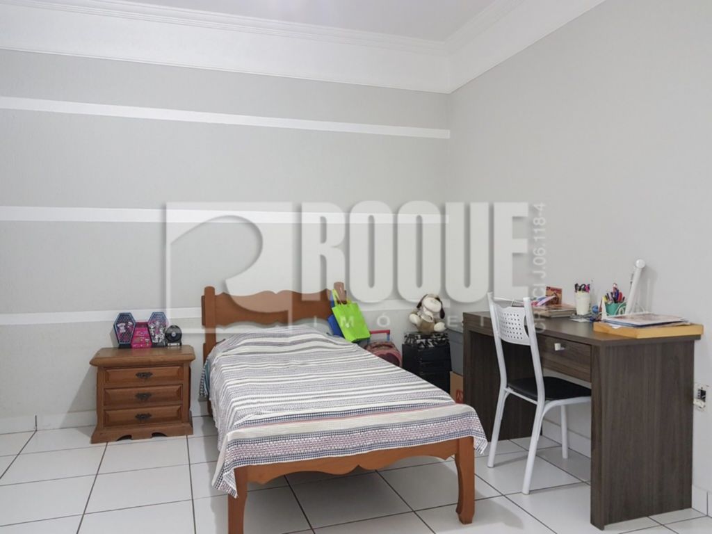 Casa Comercial para aluguel no bairro Parque Hippolyto: Dormitório 2 Suíte
