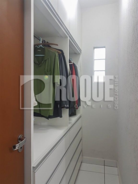 Casa Comercial para aluguel no bairro Parque Hippolyto: Closet