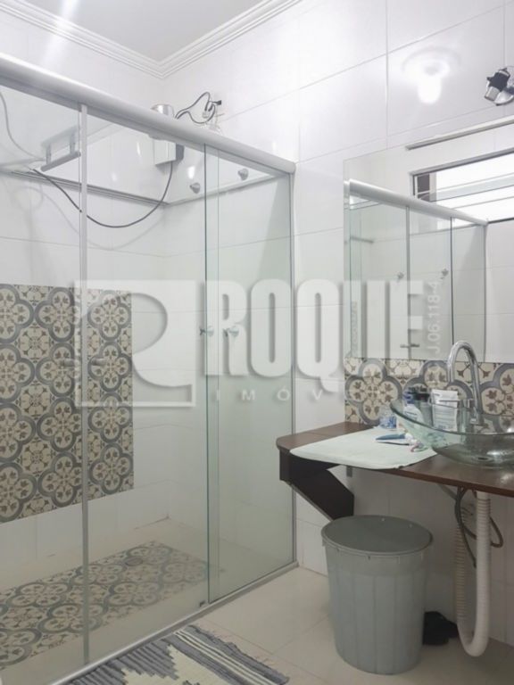 Casa Comercial para aluguel no bairro Parque Hippolyto: WC Suíte