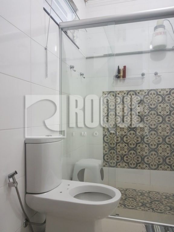 Casa Comercial para aluguel no bairro Parque Hippolyto: WC Suíte