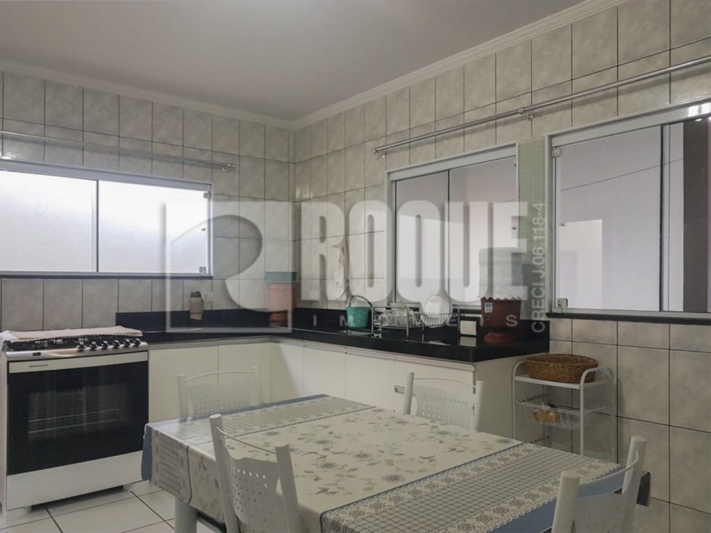 Casa Comercial para aluguel no bairro Parque Hippolyto: Cozinha