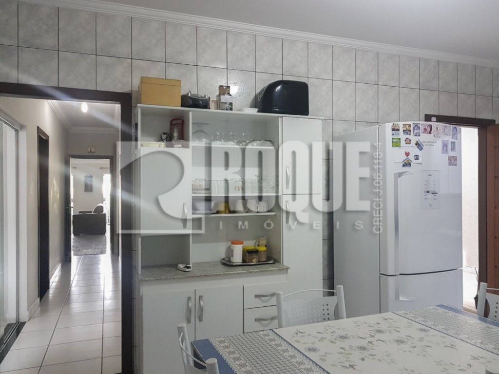 Casa Comercial para aluguel no bairro Parque Hippolyto: Cozinha