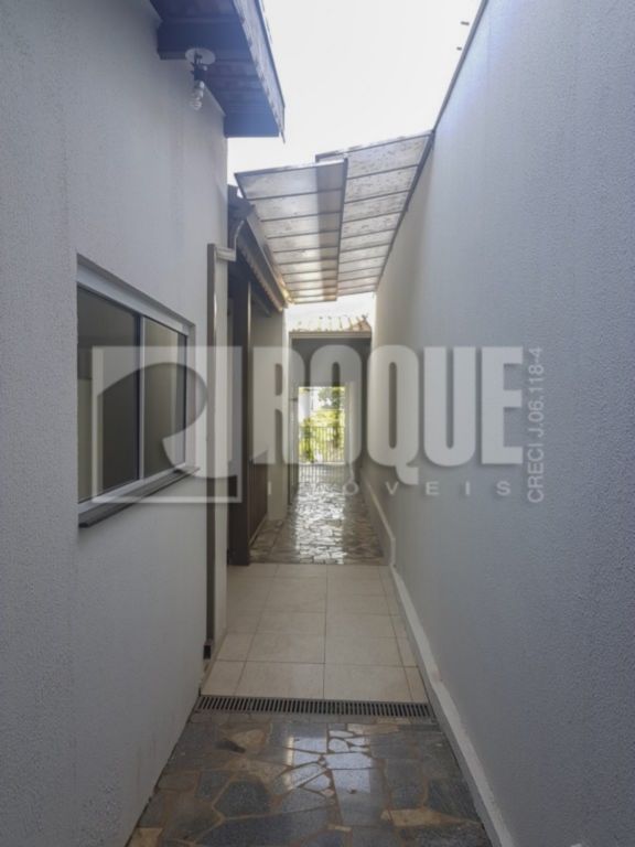 Casa Comercial para aluguel no bairro Parque Hippolyto: Corredor