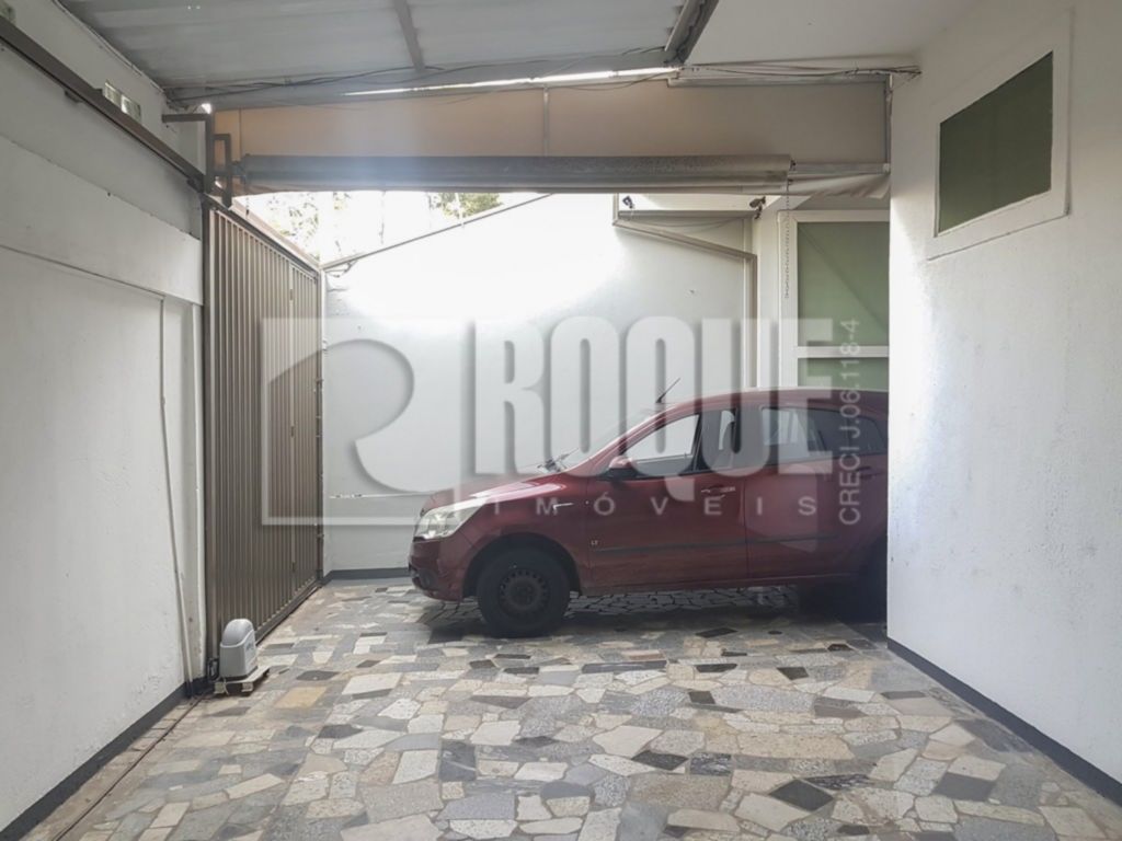 Casa Comercial para aluguel no bairro Parque Hippolyto: Garagem