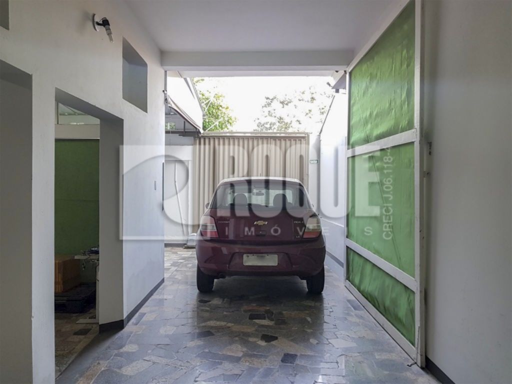 Casa Comercial para aluguel no bairro Parque Hippolyto: Garagem