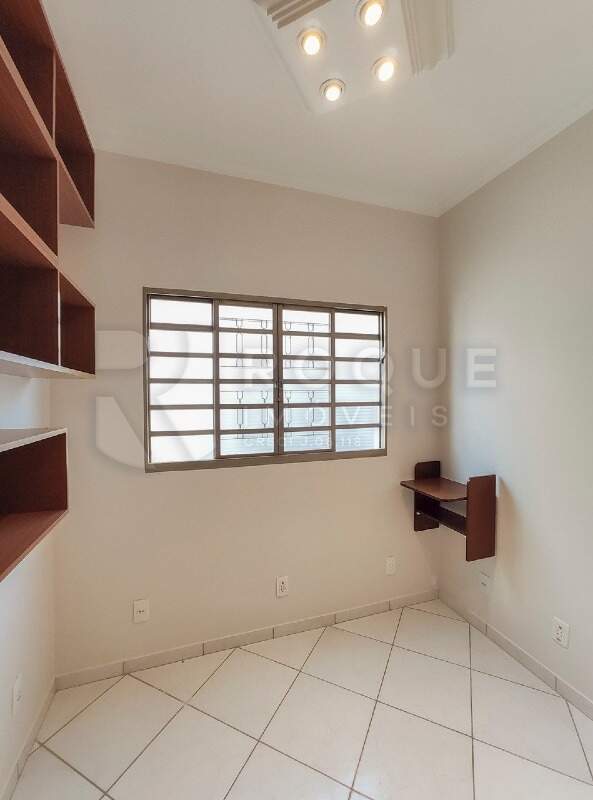 Casa Residencial para aluguel no bairro Jardim Residencial Roseira: Escritório 