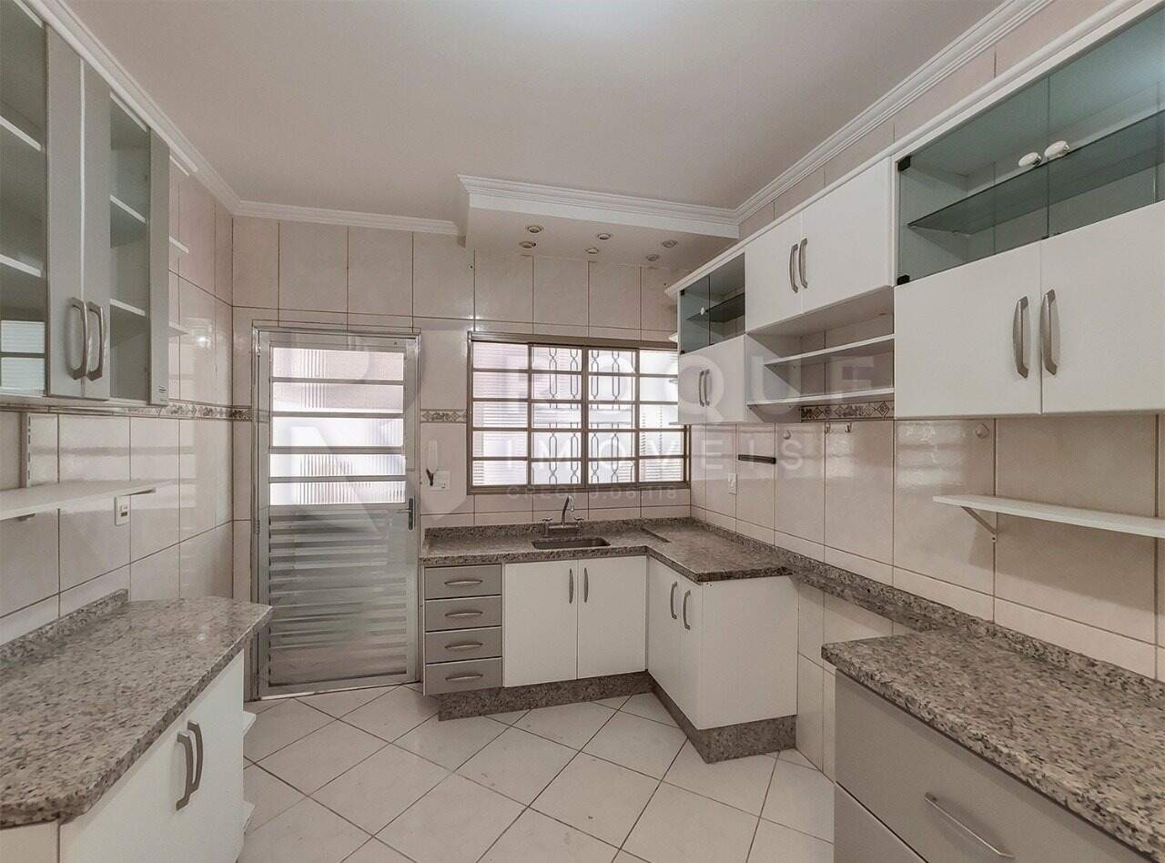 Casa Residencial para aluguel no bairro Jardim Residencial Roseira: Cozinha 