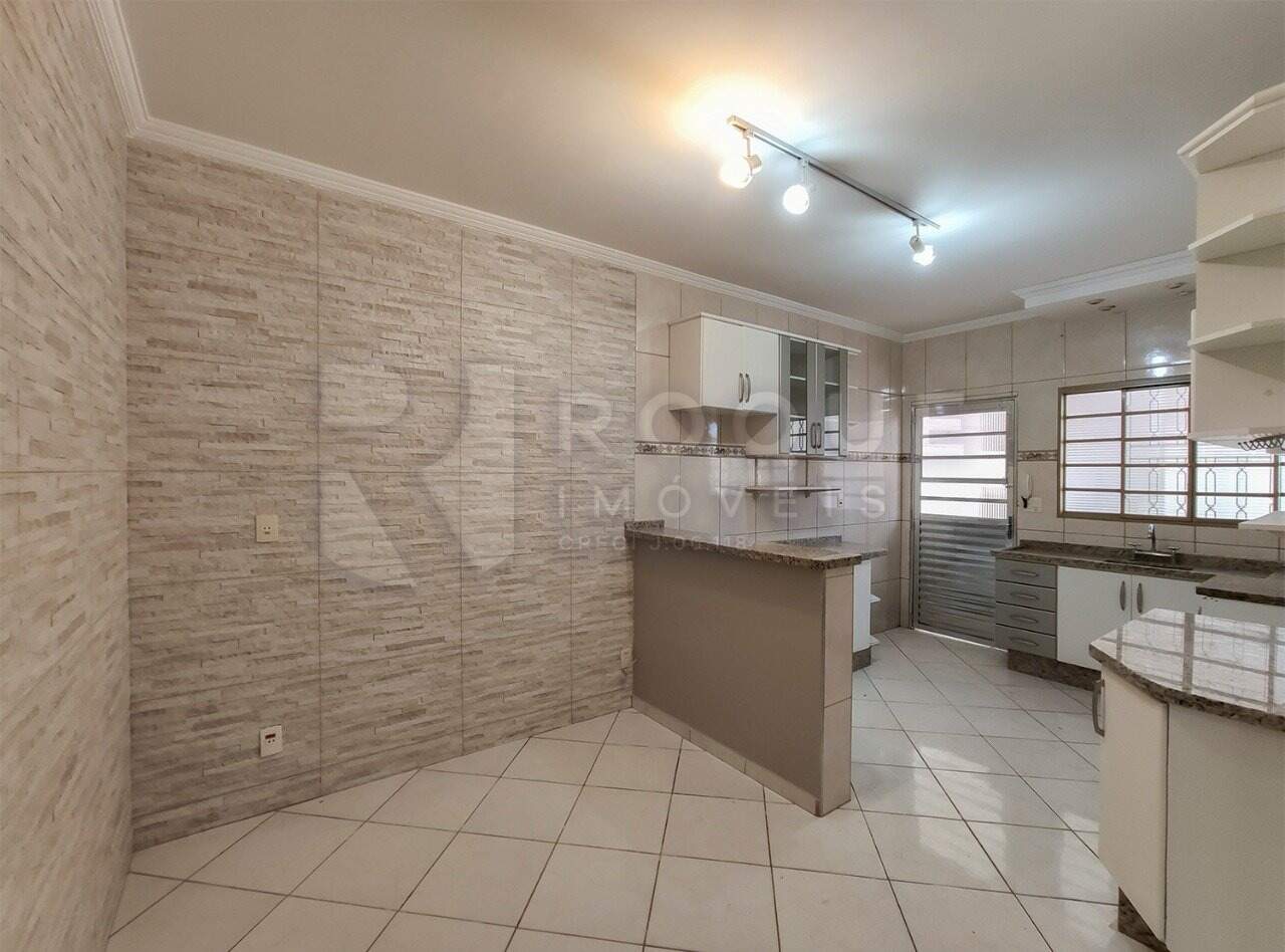 Casa Residencial para aluguel no bairro Jardim Residencial Roseira: Copa 