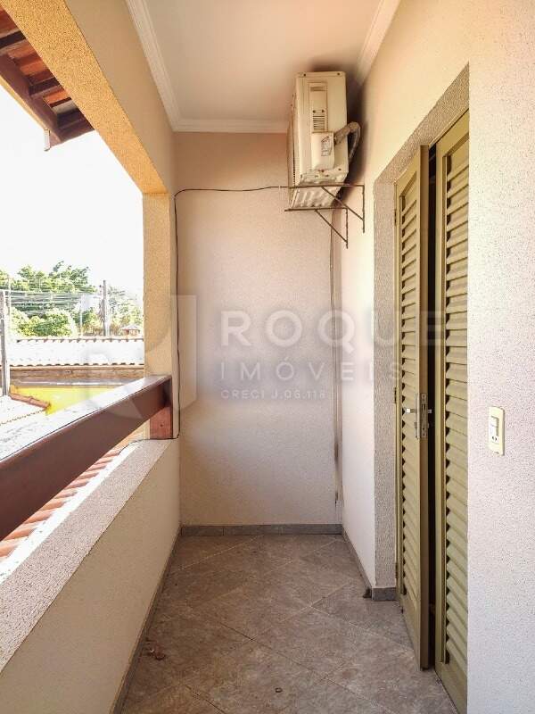 Casa Residencial para aluguel no bairro Jardim Residencial Roseira: Sacada 