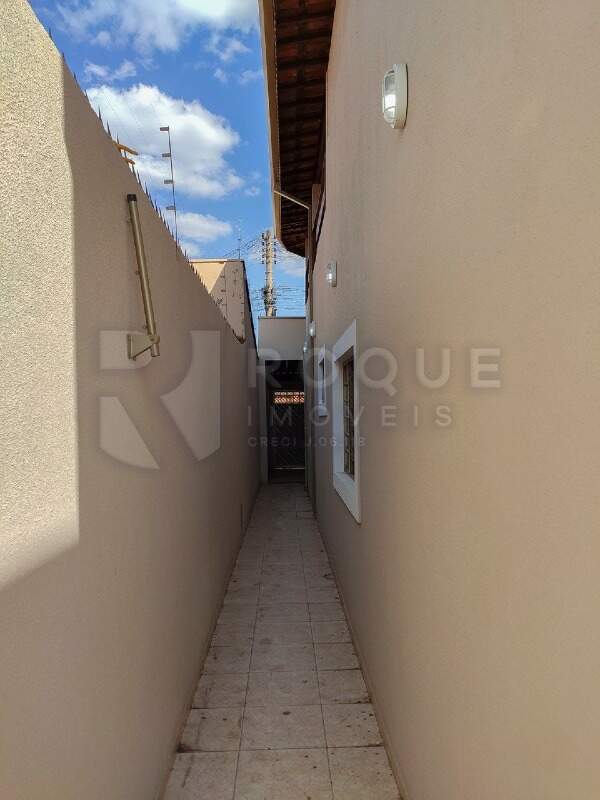 Casa Residencial para aluguel no bairro Jardim Residencial Roseira: Corredor 