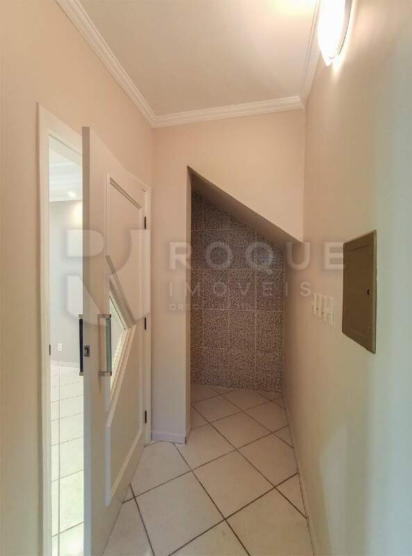 Casa Residencial para aluguel no bairro Jardim Residencial Roseira: Hall