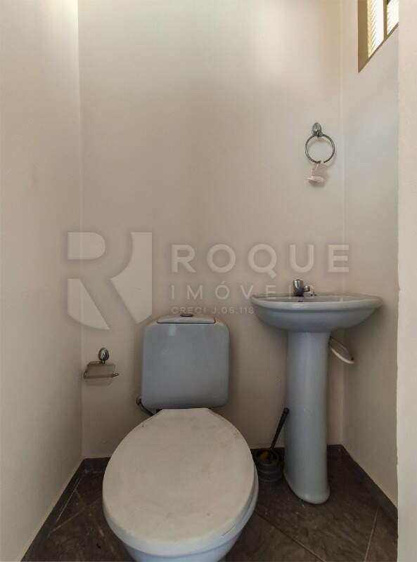 Casa Residencial para aluguel no bairro Jardim Residencial Roseira: WC externo 