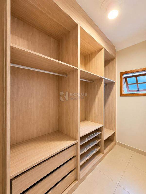 Casa Residencial para aluguel no bairro Jardim Nova Europa: Closet Suíte