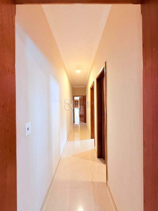 Casa Residencial para aluguel no bairro Jardim Nova Europa: Corredor