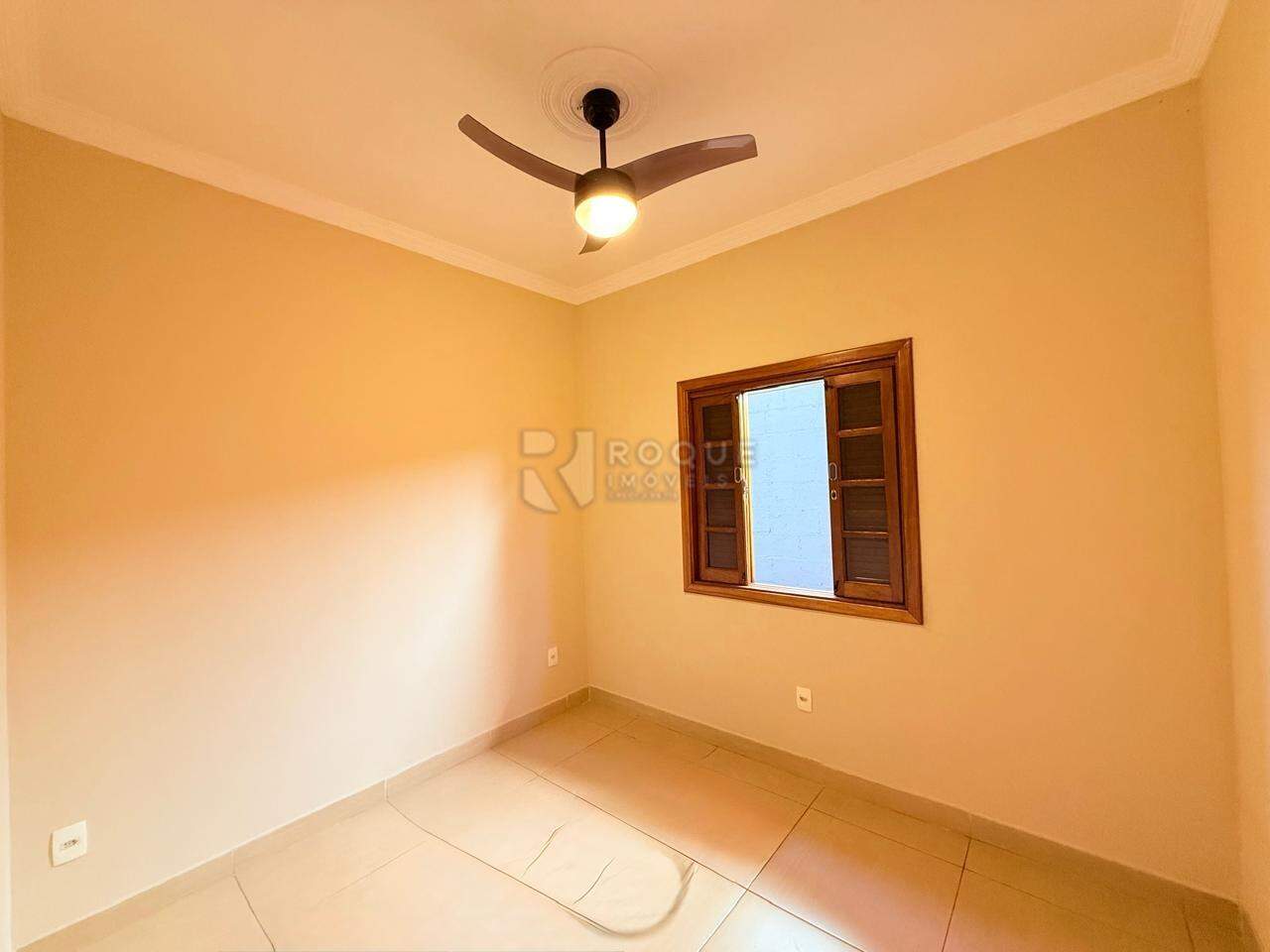 Casa Residencial para aluguel no bairro Jardim Nova Europa: Dormitório 01