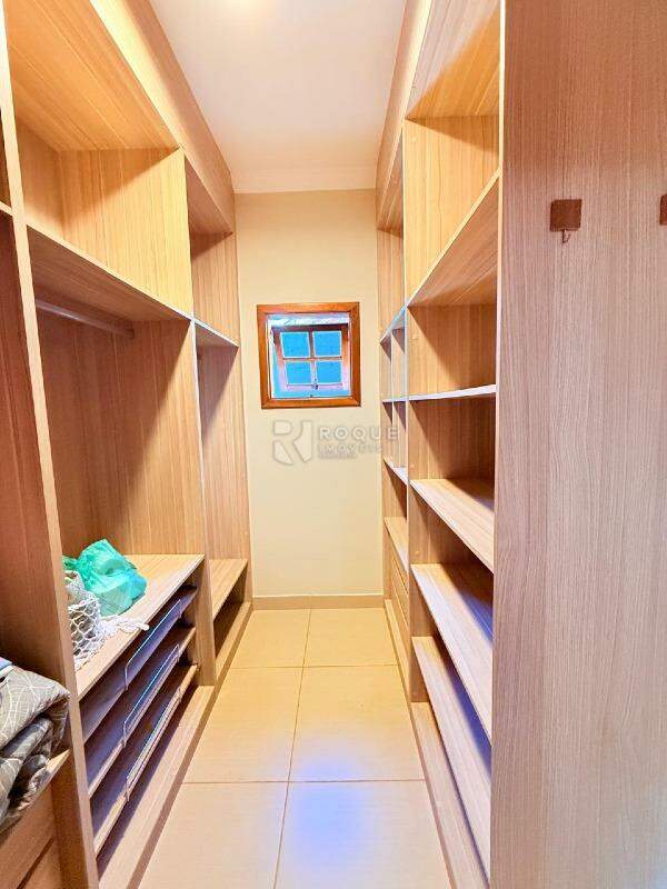 Casa Residencial para aluguel no bairro Jardim Nova Europa: Closet Suíte