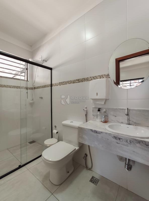 Salas/Conjuntos para aluguel no bairro Vila Queiroz: WC fundo em comum