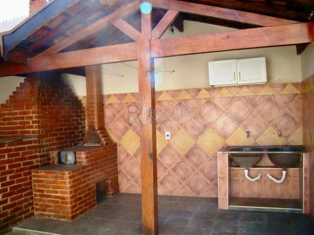 Casa Residencial para aluguel no bairro Jardim Ipanema: Churrasqueira