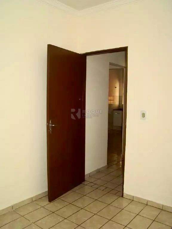 Casa Residencial para aluguel no bairro Jardim Ipanema: Dormitório 02