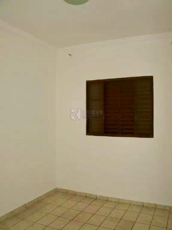 Casa Residencial para aluguel no bairro Jardim Ipanema: Dormitório 01