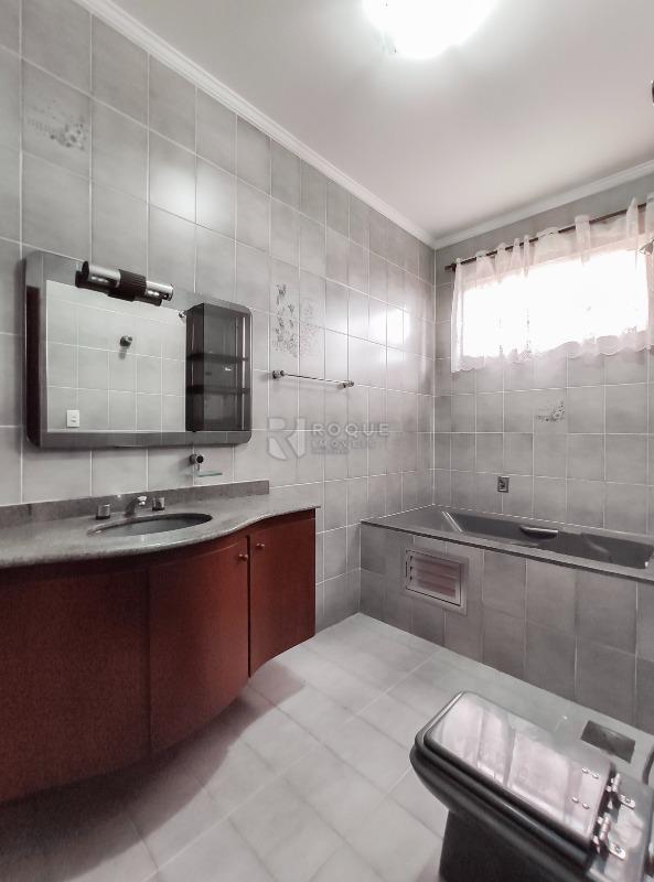 Casa Residencial para aluguel no bairro Jardim Mediterrâneo: WC suíte 