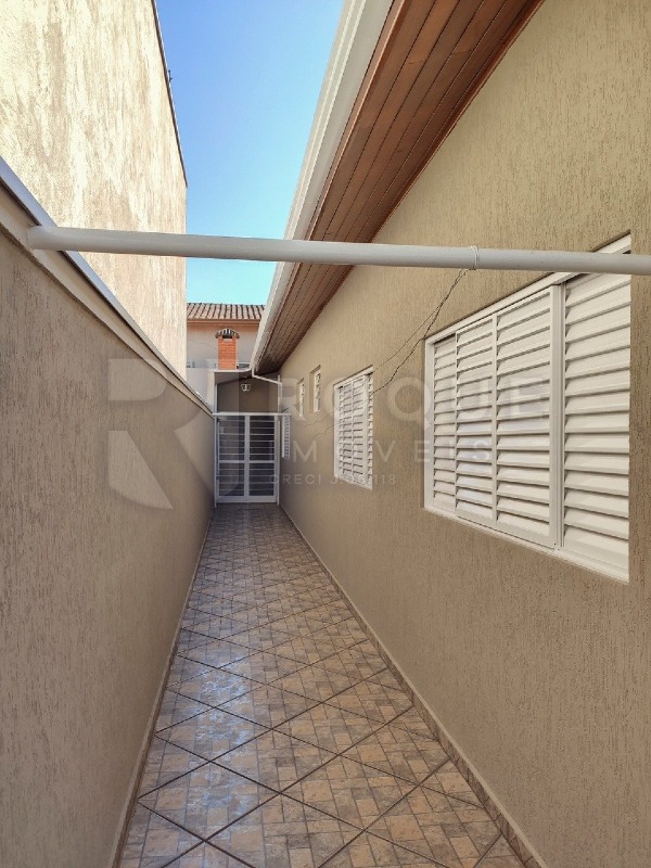 Casa Residencial para aluguel no bairro Jardim Mediterrâneo: Corredor 