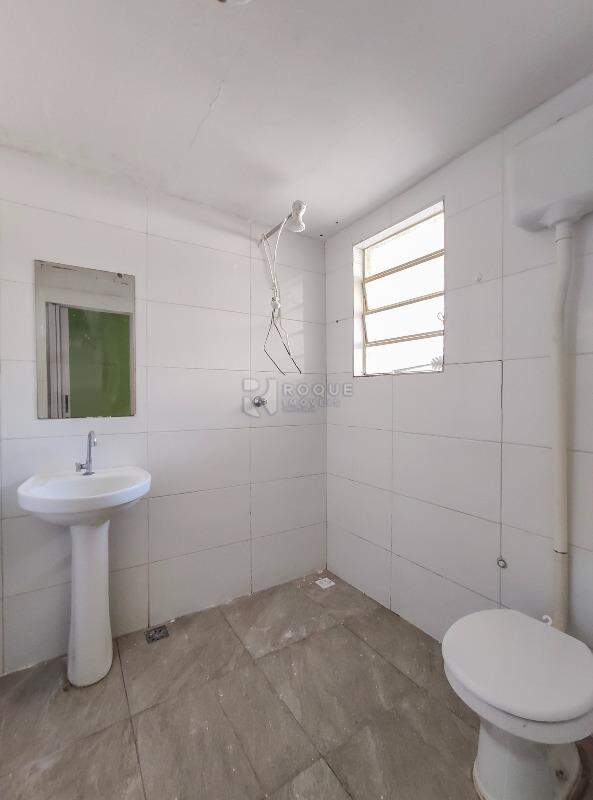 Casa Residencial para aluguel no bairro Vila Claudia: WC social 