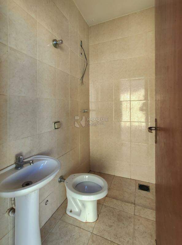 Casa Residencial para aluguel no bairro Vila Claudia: WC fundo 